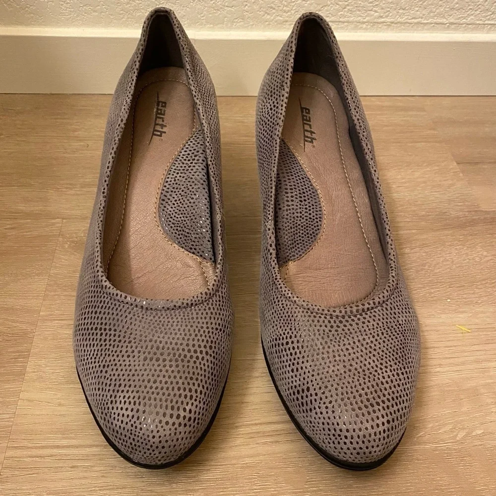 Earth Bijou Grey Printed Leather Suede Dressy Slip On Pumps Sz 9